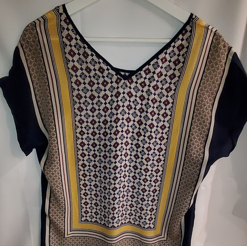 Printed blouse. Colors navy blue, yeĺlow burgundy and white